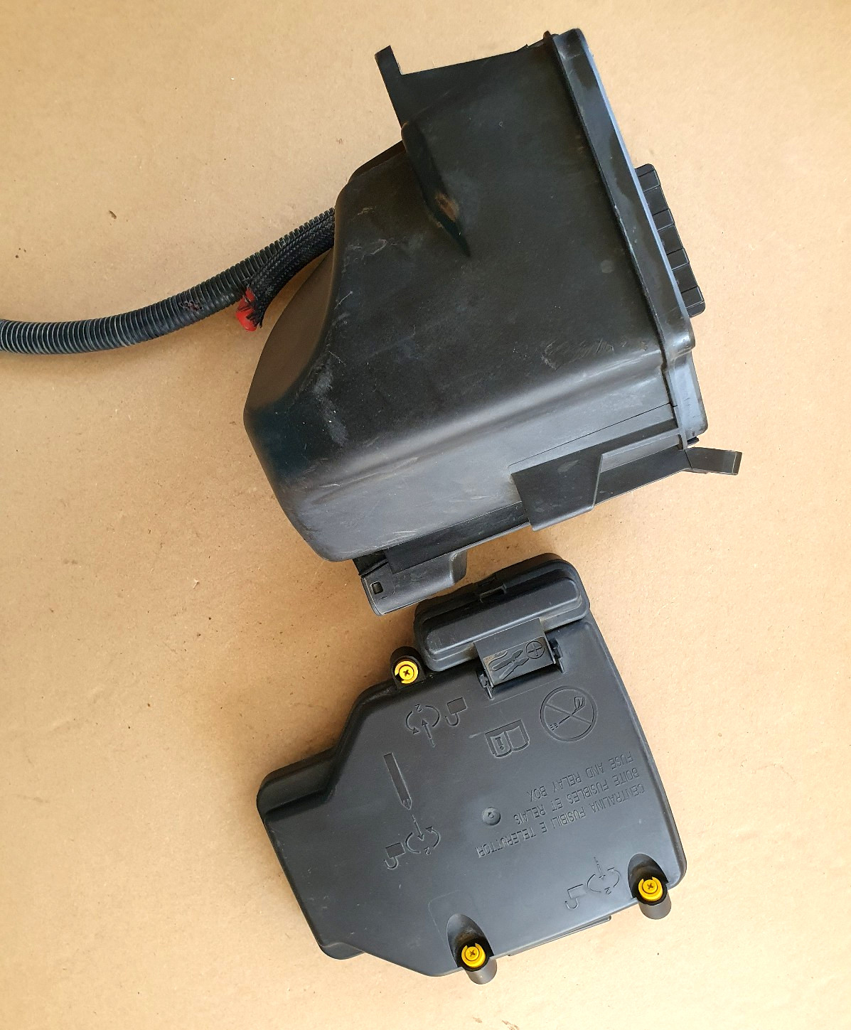 # Citroen Relay Boxer Ducato 2014-On Fuse Box Fusebox Housing & Lid