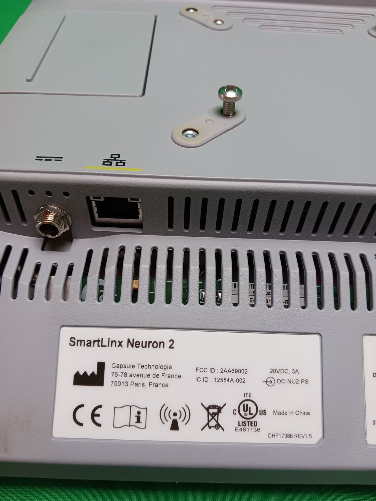 Capsule SmartLinx Neuron 2 Cracked Screen Powers On For Parts