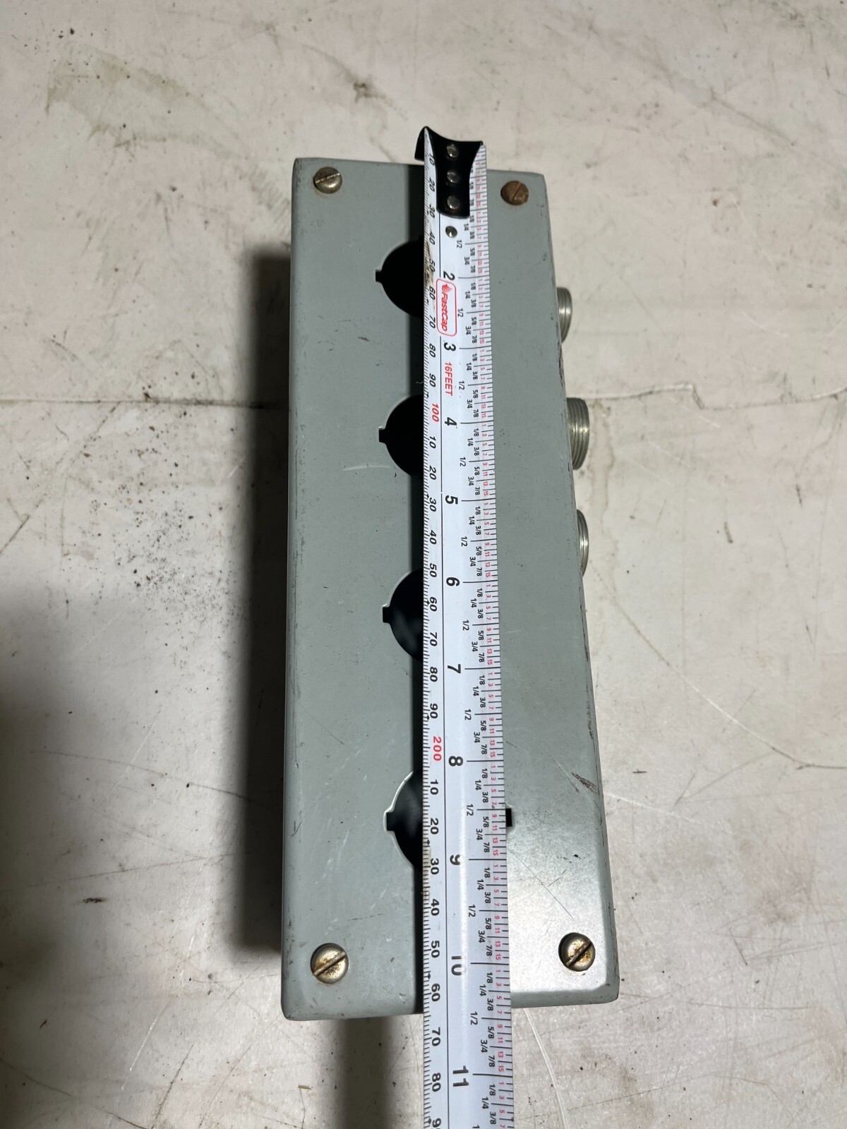 NVENT E4PB / E4PB HOFFMAN NEMA BOX, 4 BUTTON HOLES