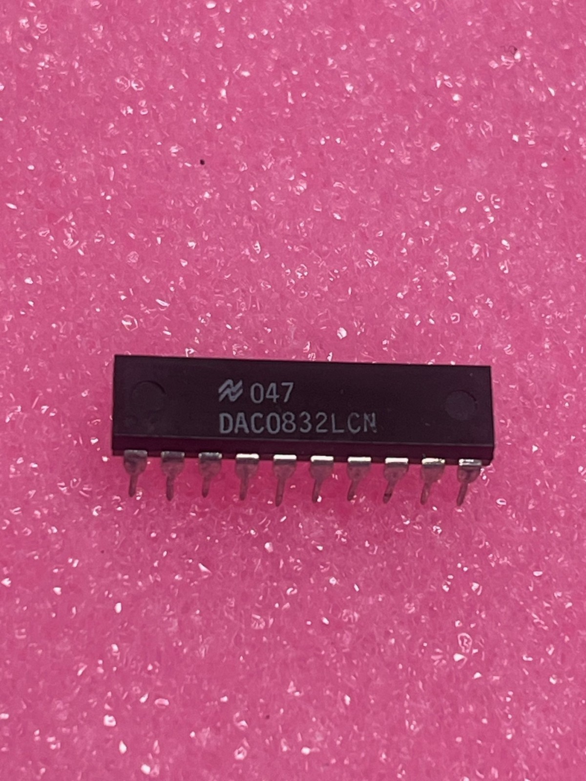 National DAC0832LCN IC, D/A CONVERTER, SINGLE, 8-BIT, CMOS, DIP 20PIN - NEW!