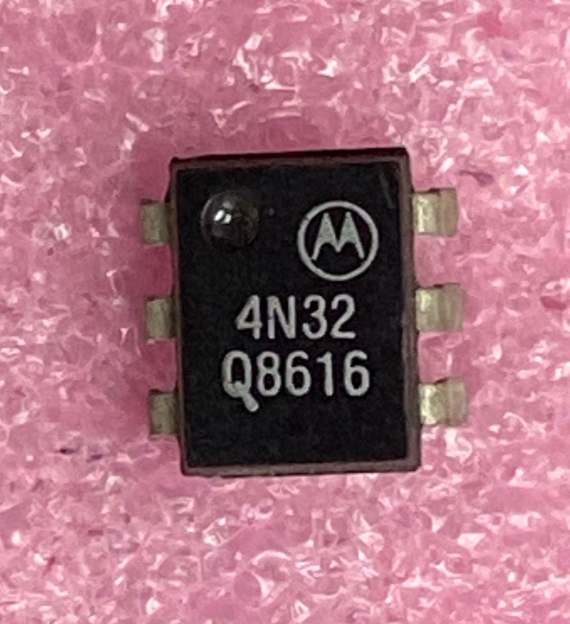Motorola 4N32 photo optocoupler Darlington base output Integrated Circuit
