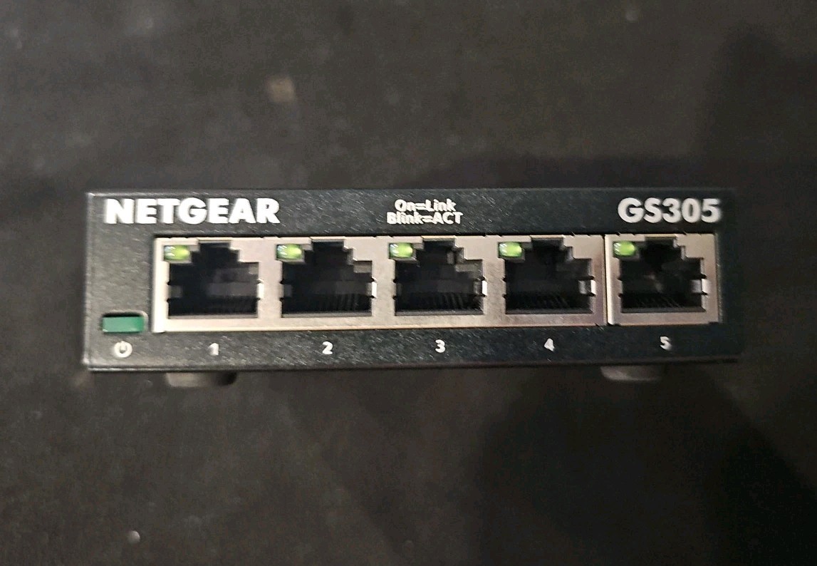 NETGEAR 5-Port Gigabit Ethernet Switch (GS305v3) - Free Shipping