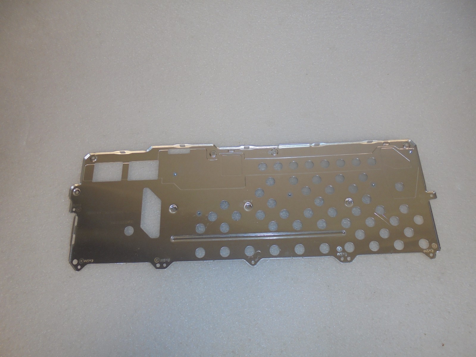 NEW GENUINE Dell Alienware M17x  KEYBOARD SUPP0RT BRACKET ASSY 935WM
