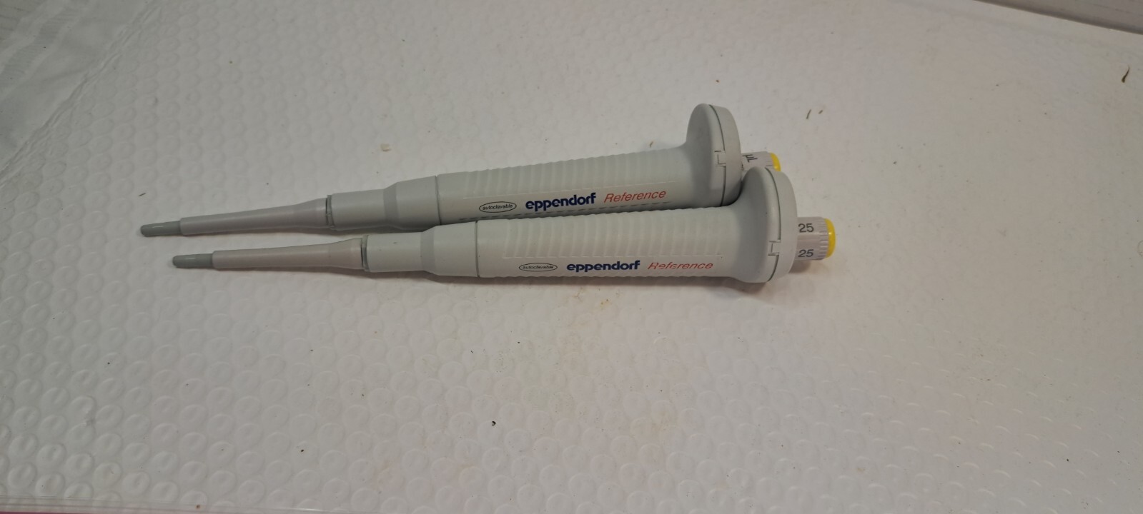 lot of 2 Eppendorf Reference 25 µL Single Channel Pipette