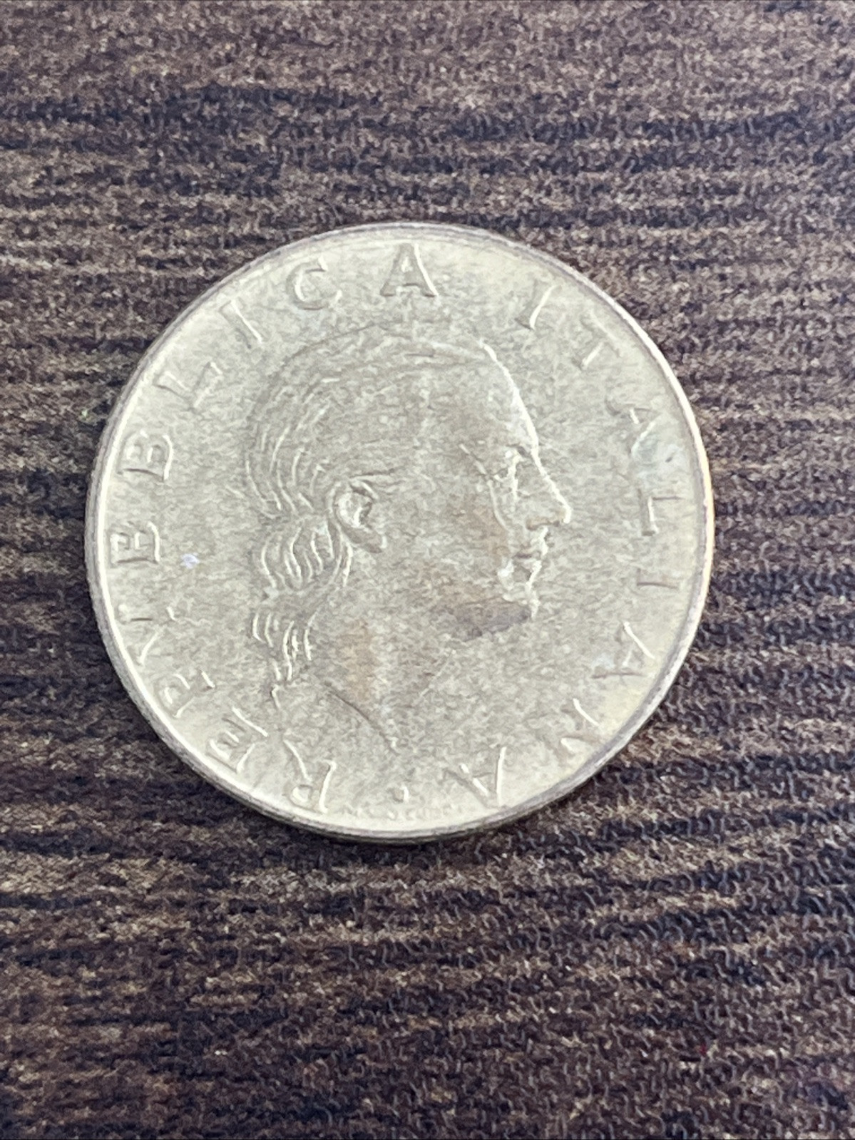 1981 Italian Coin 200 Lire Italy Actual Coin TB114*