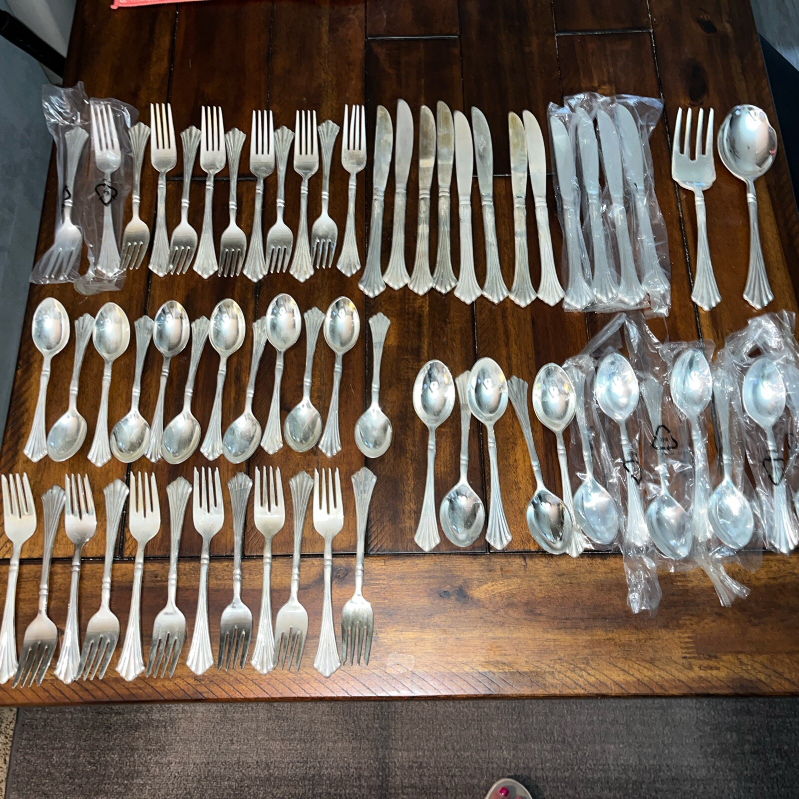WM ROGERS & SON ROYAL PLUME 62 PIECE FLATWARE SET