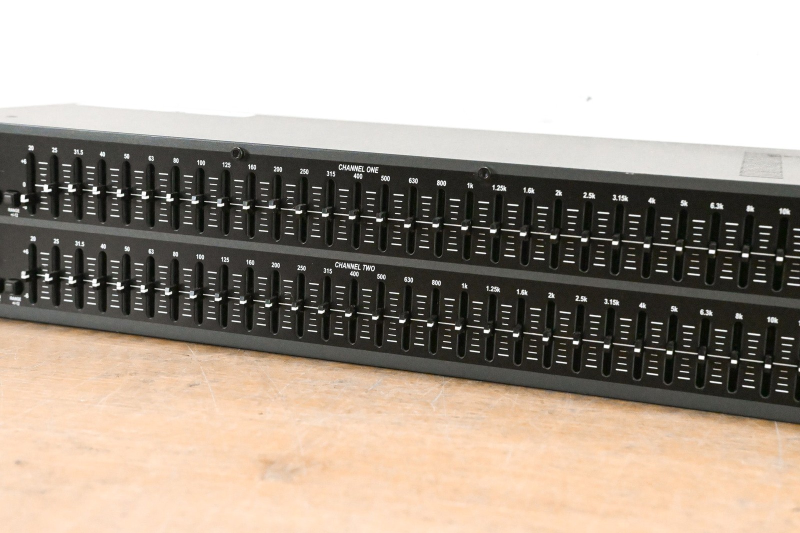 dbx 231 Dual-Channel 31-Band Graphic Equalizer CG012E7