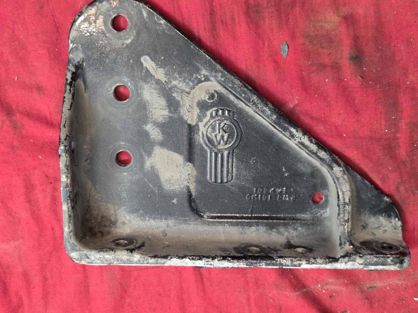 KENWORTH  CROSSMEMBER GUSSET,  BRACKET K140-2437R RIGHT SIDE, PASSENGER