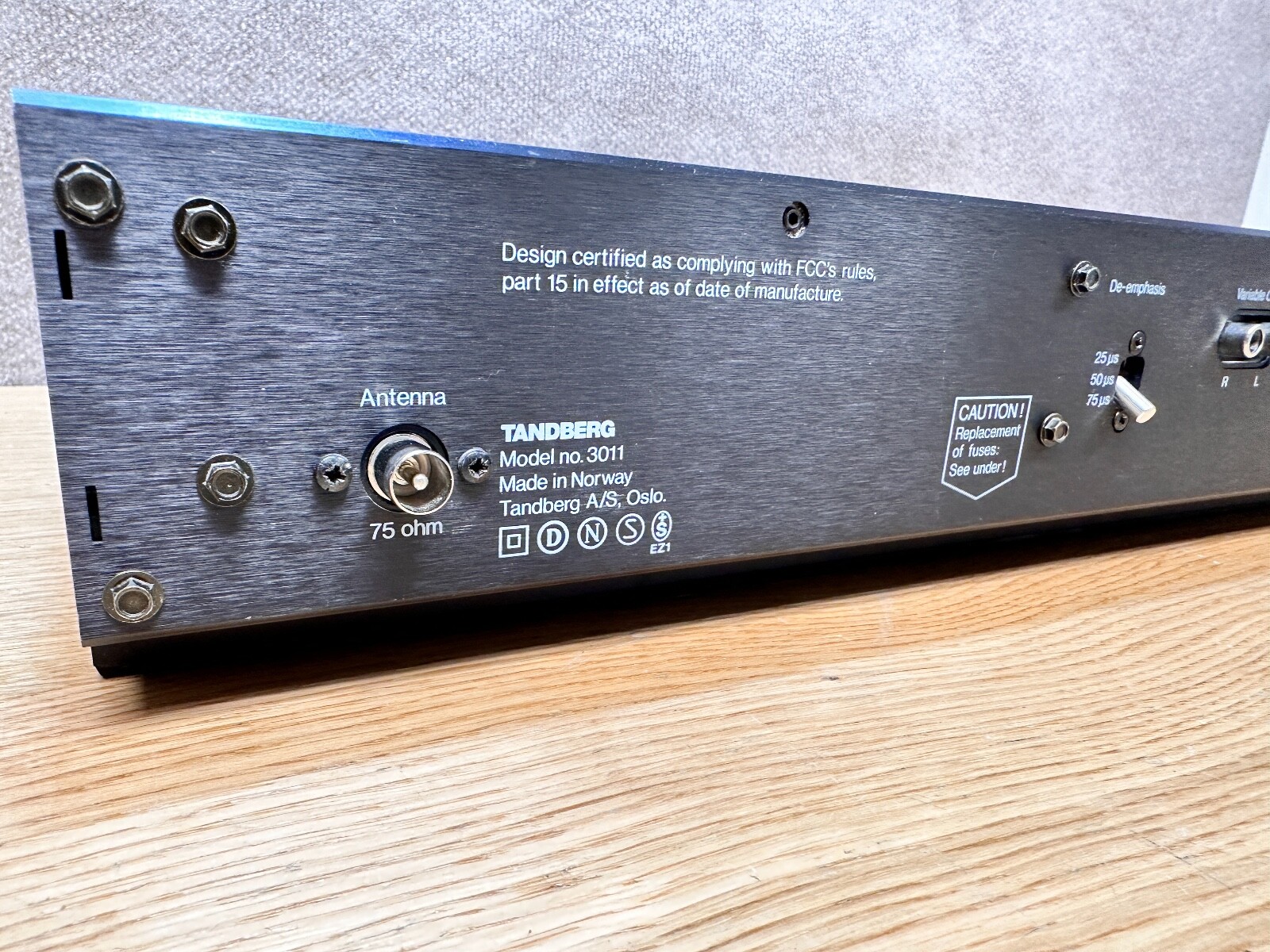 TANDBERG 3011 FM TUNER