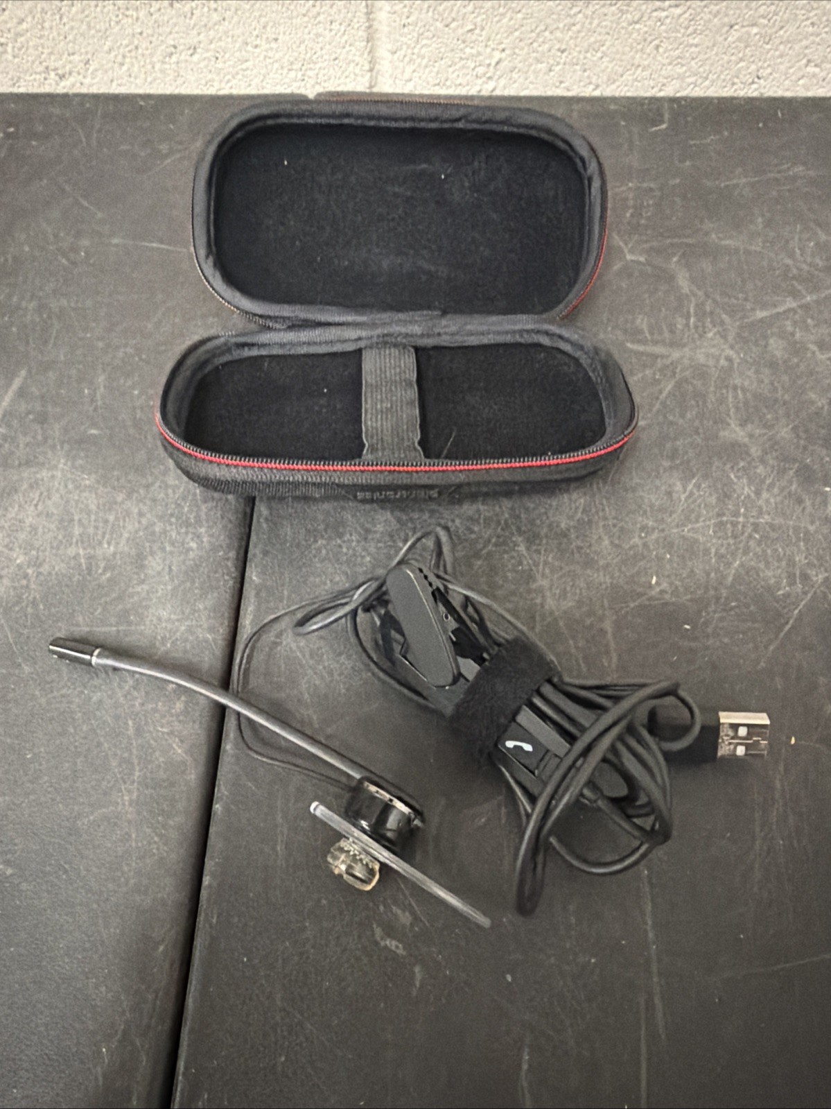 Plantronics Blackwire C435-M Stereo or Mono UC Headset W/ Carrying Case