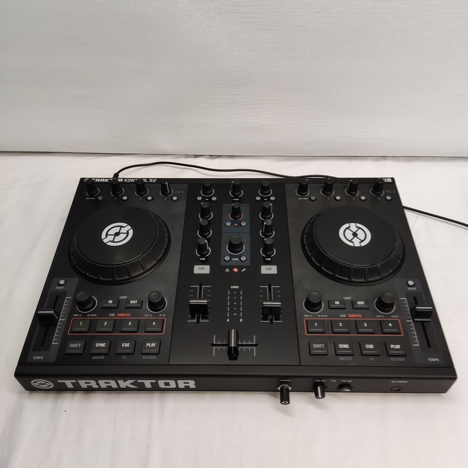 NATIVE INTRUMENTS TRAKTOR KONTROL S2 DJ CONTROLLER AND AUDIO INTERFACE MIXER