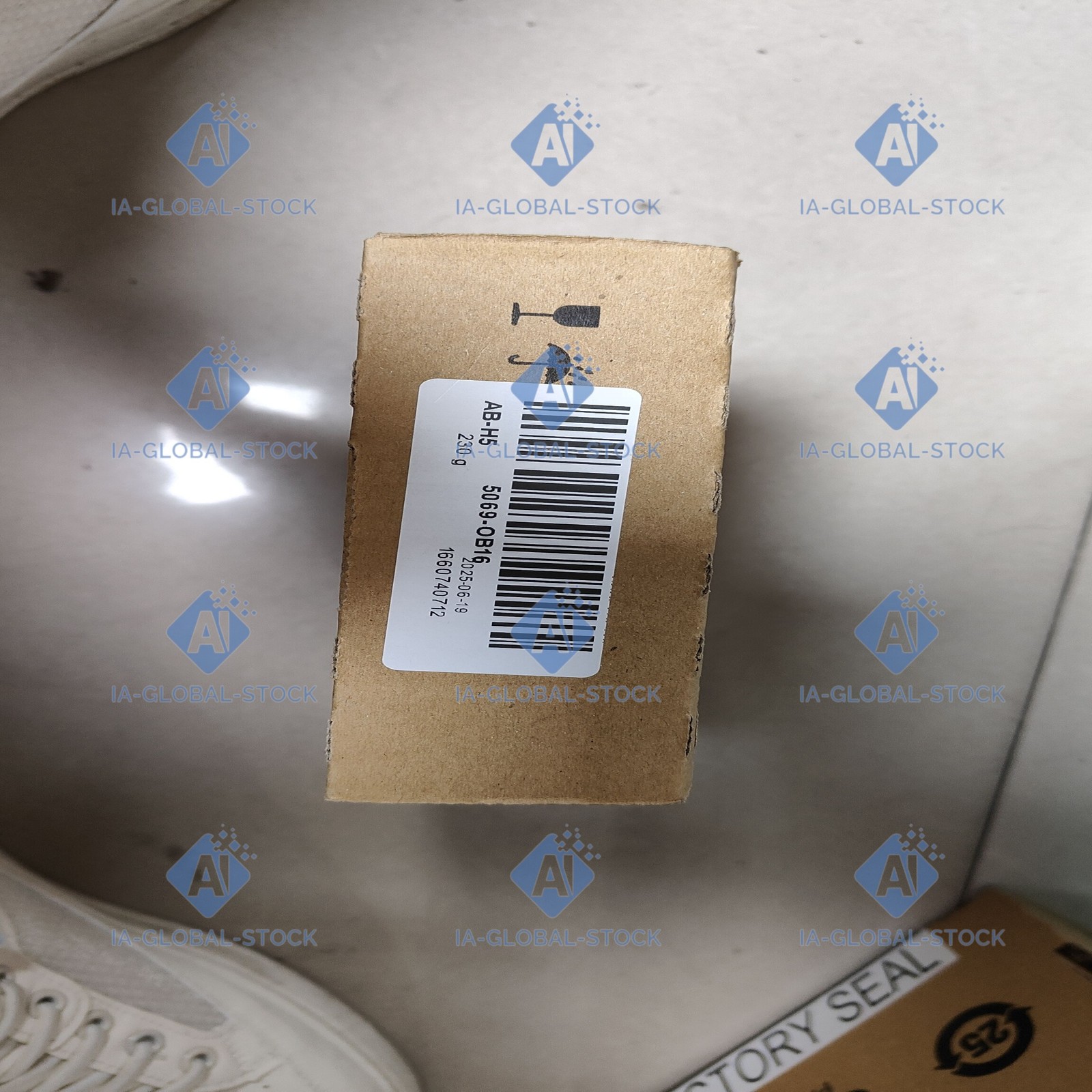One Unit Brand New 1769-OB16 Allen-Bradley US Fee Shipping + 1 Year Warranty