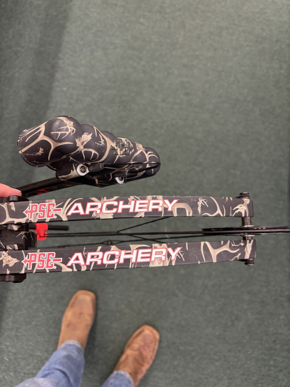 PSE Stinger x Right Hand Compound Bow