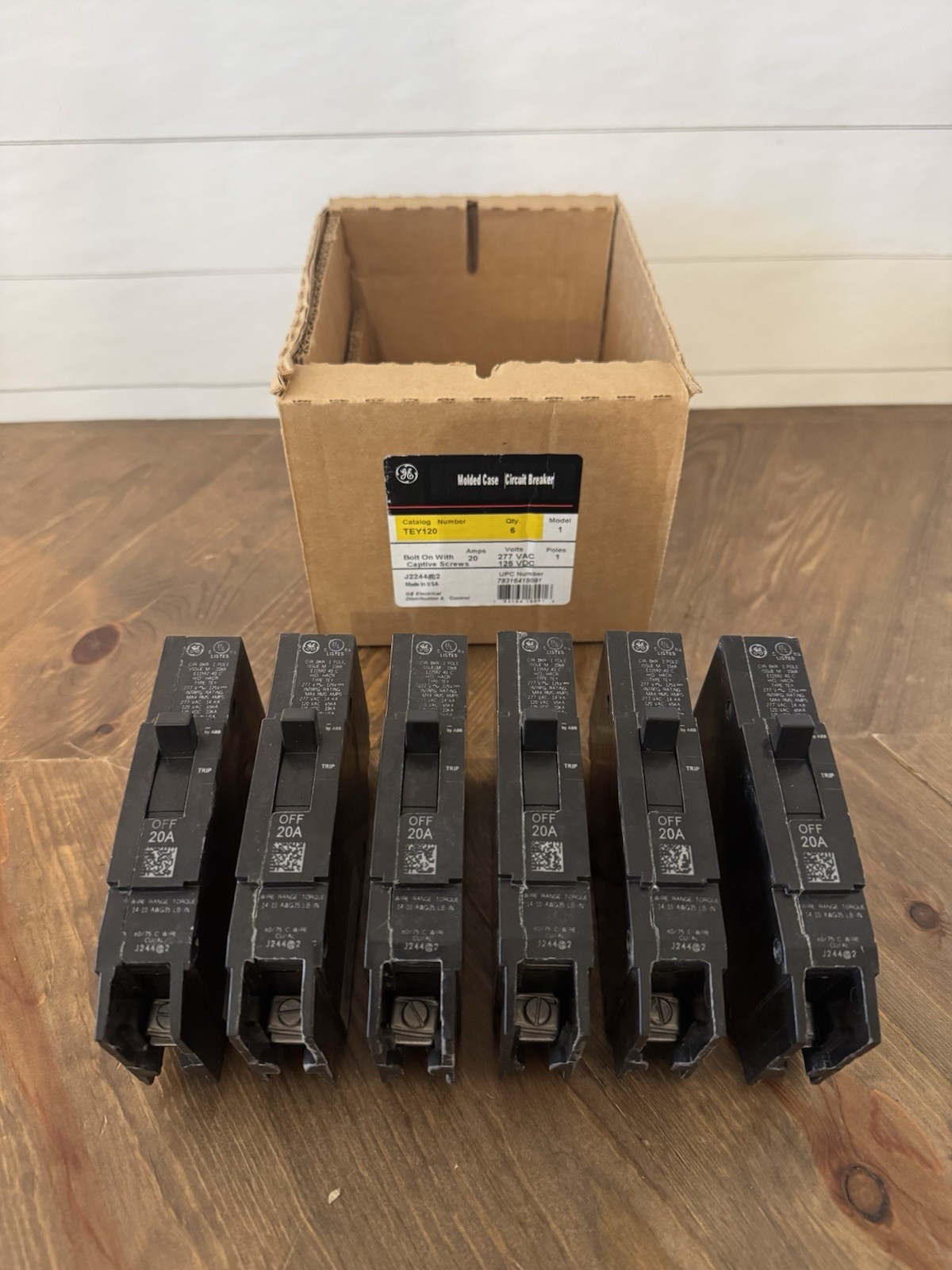 GE TEY120 Molded Case Circuit Breaker 20A 1-Pole - BOX of 6 - MISSING BOX TOP