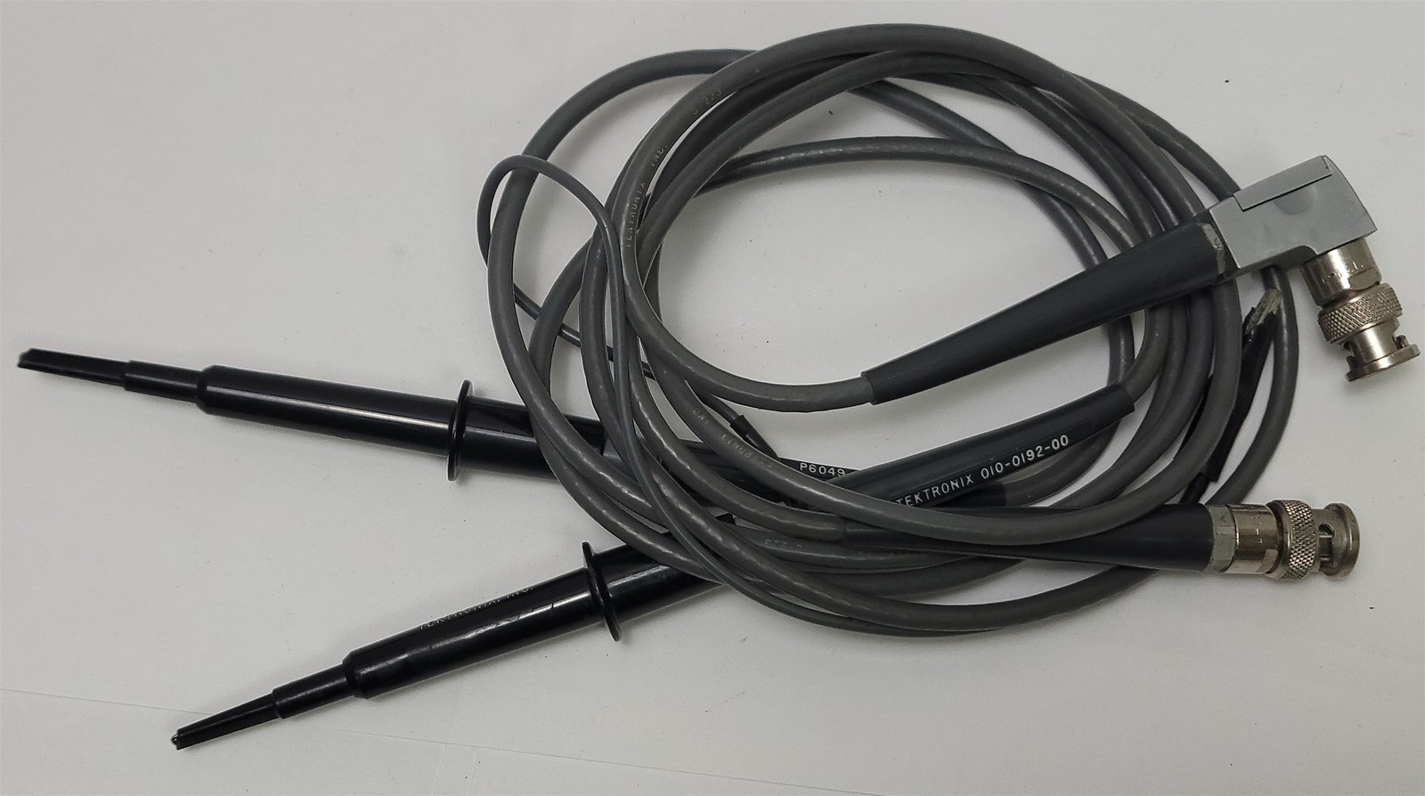 Lot of 2 Tektronix Probes w/ Clip & Cover Caps : 010-0192-00 & 010-0222-00