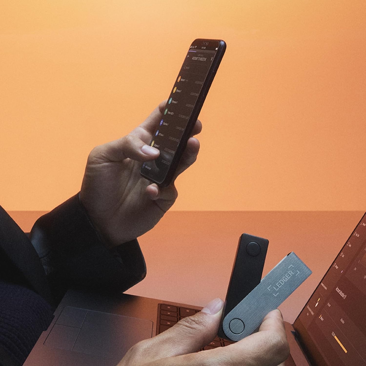 Nano S Plus Gold Crypto Wallet - Compact & Secure for Android/Desktop Use