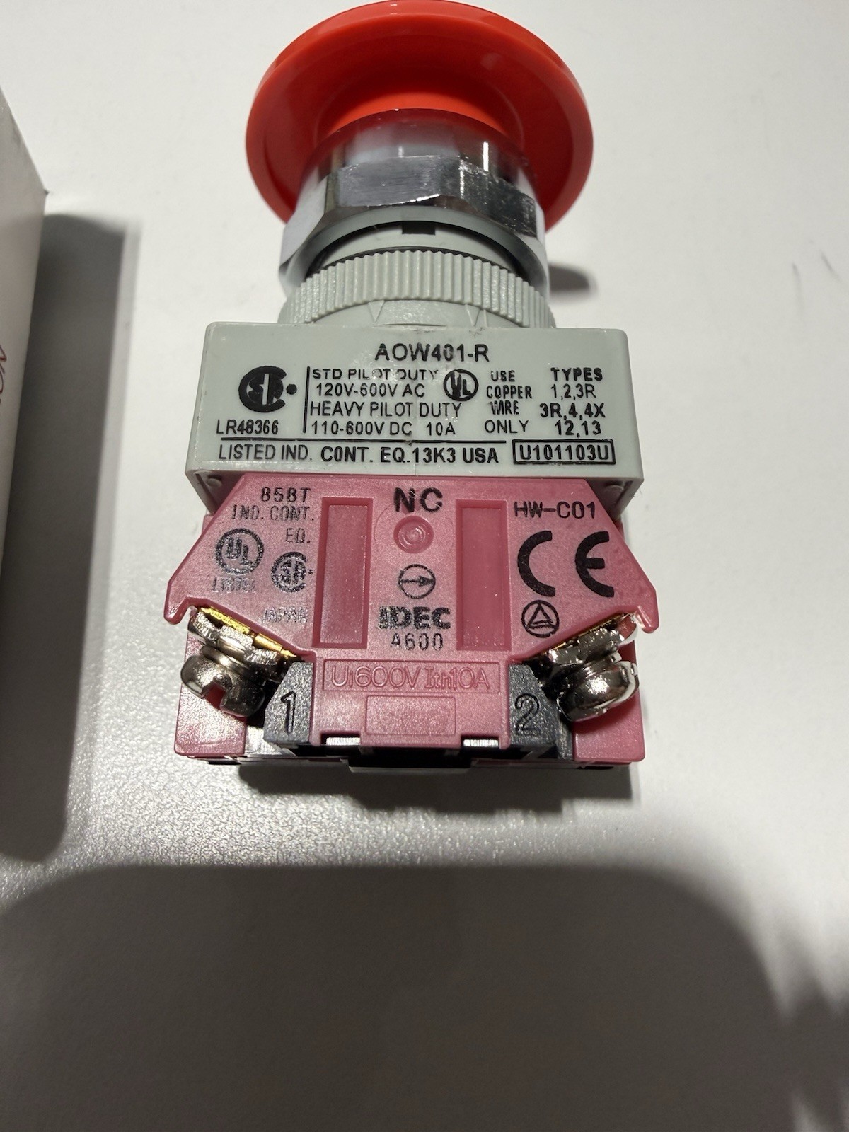 IDEC AOW401‑R Red Momentary Pushbutton *NEW IN BOX*