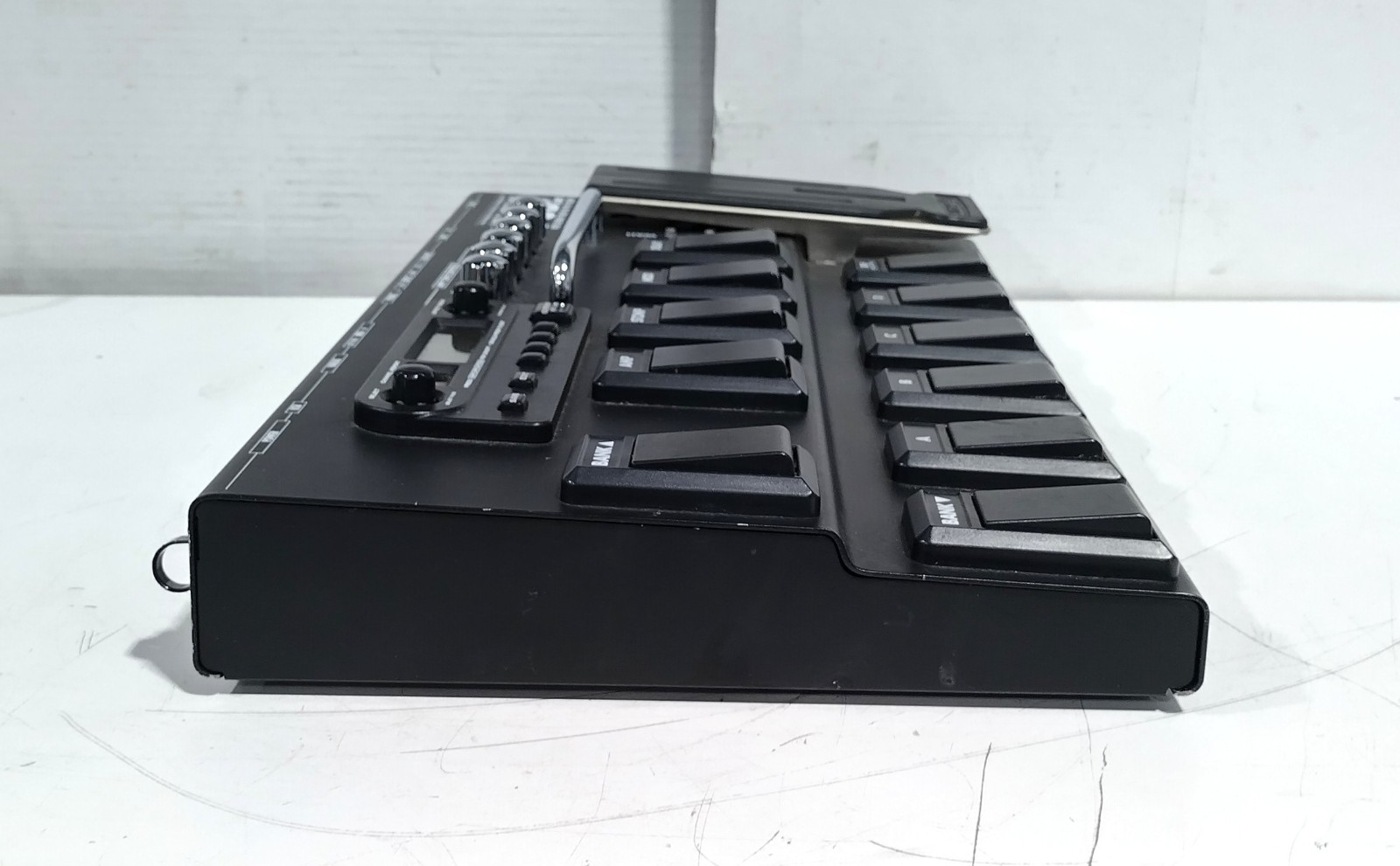 Line 6 Pod XT Live Electric Guitar Multi-Effects Processor & Amplifier Modeler