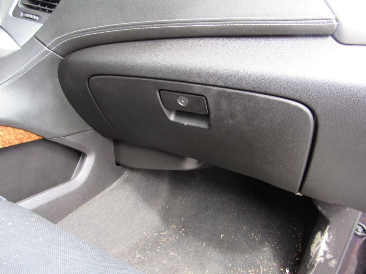 SUBURBAN 1500 2018 Glove Box 1048703