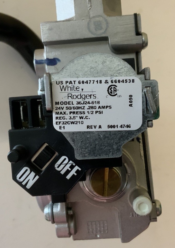 White Rodgers 36J24 618, EF32CW210 Furnace Gas Valve With Manifold