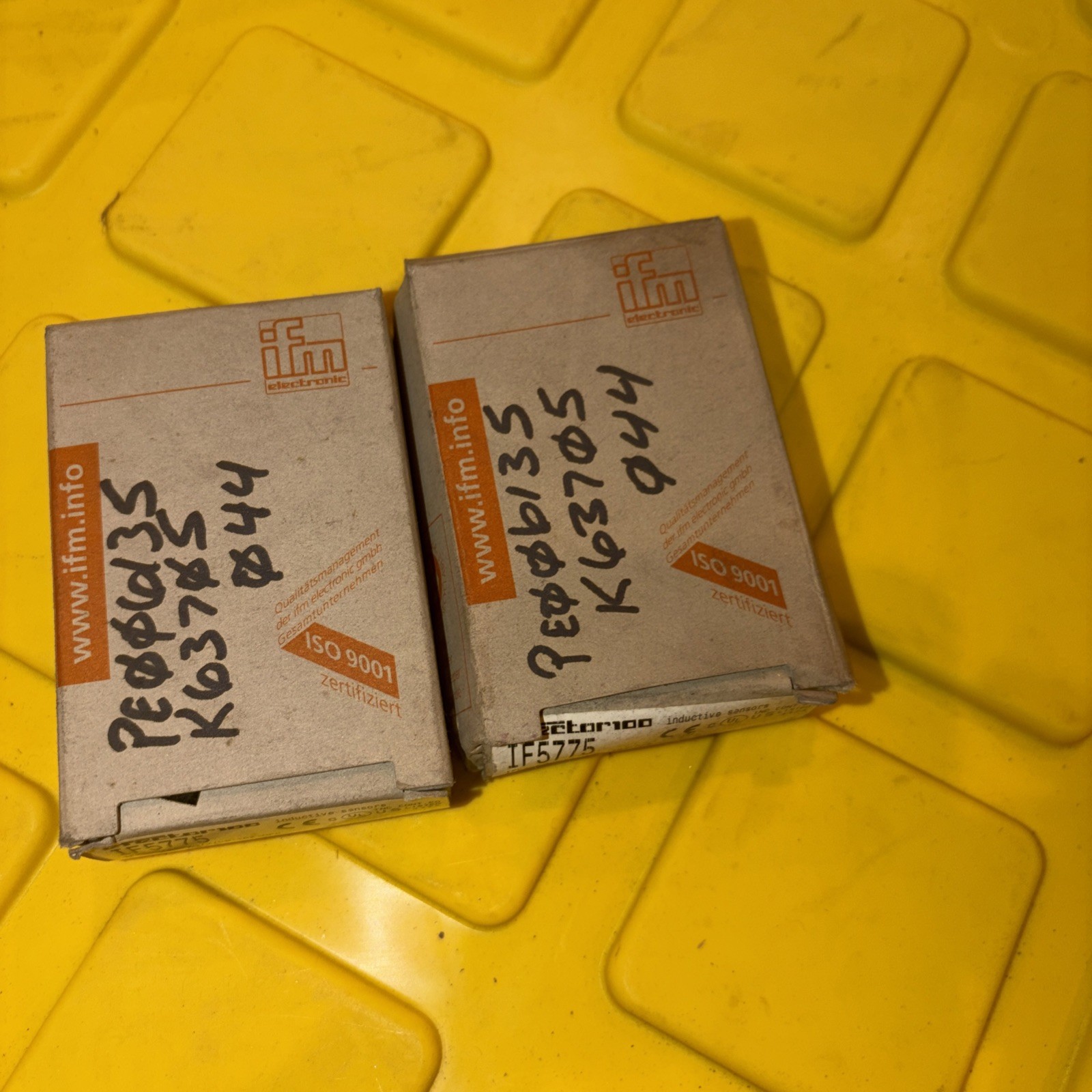 2 Lot - Efector IF5775 IFK3004BBPKG/US-104 Inductive Sensor - NEW