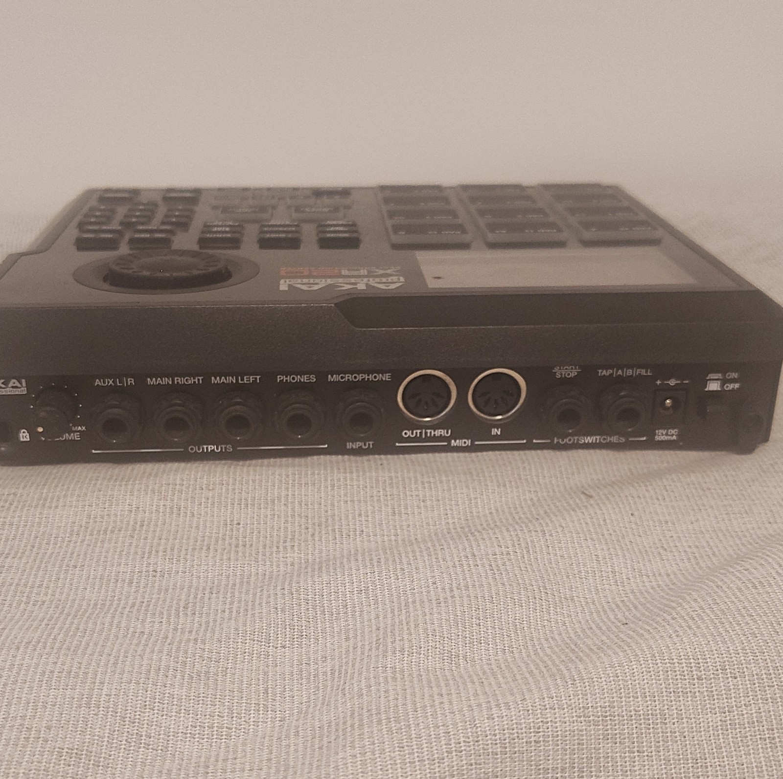 Akai XR20 Sampler & Sequencer, 12 Pads, Built-in Effects