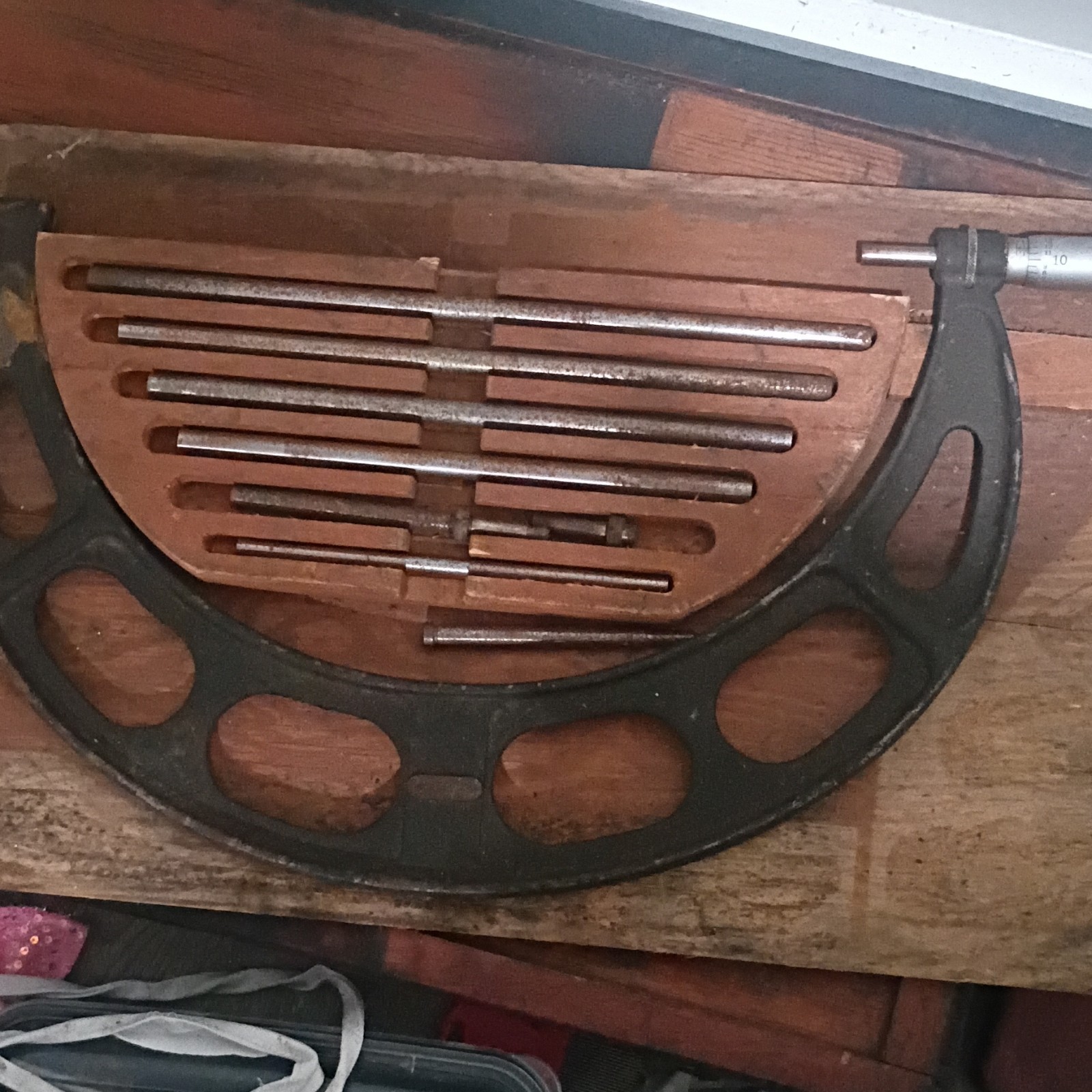 Starrett 224 Outside Micrometer 6-12 in Mechanical 0.001 in Resolution