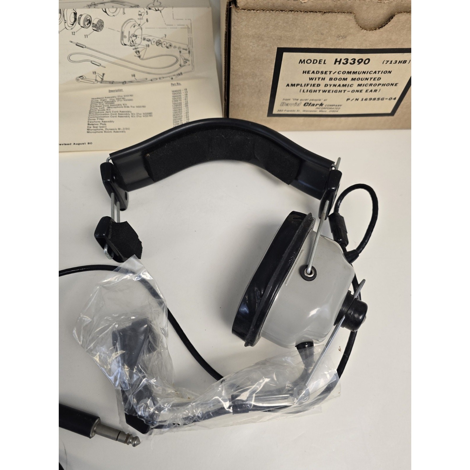 DAVID CLARK Model H3390 Aviation Headset with M2 Microphone New in Box