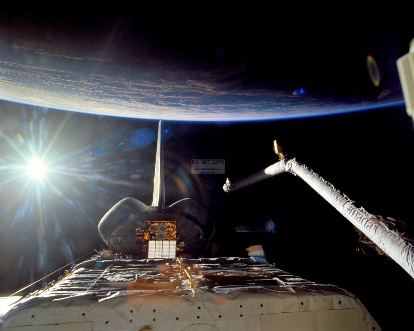 CARGO BAY OF SHUTTLE DISCOVERY w/ EARTH IN BACKGROUND - 8X10 NASA PHOTO (AB-655)
