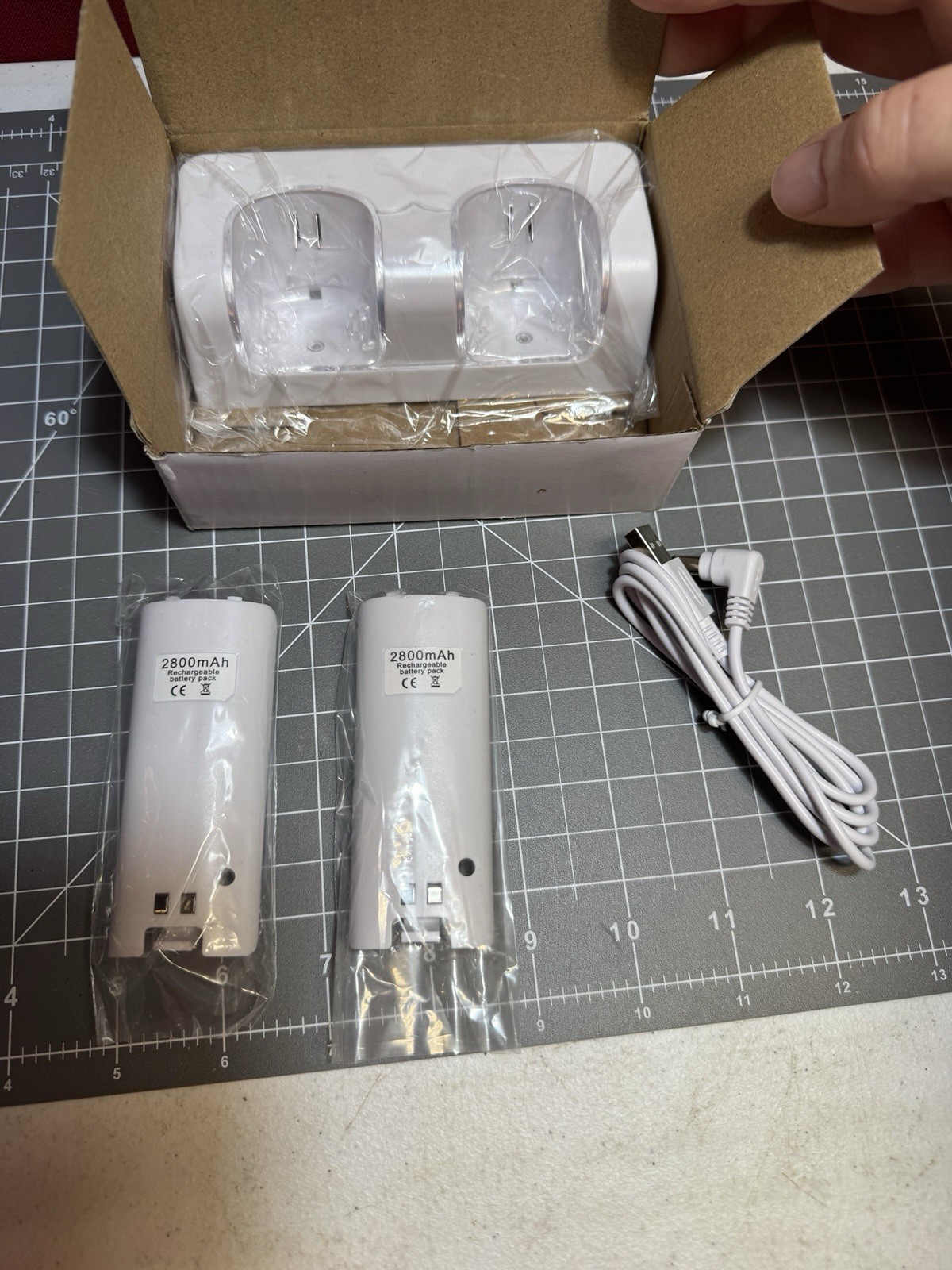 Nintendo WII Contoller Charger Base And Batteries B122