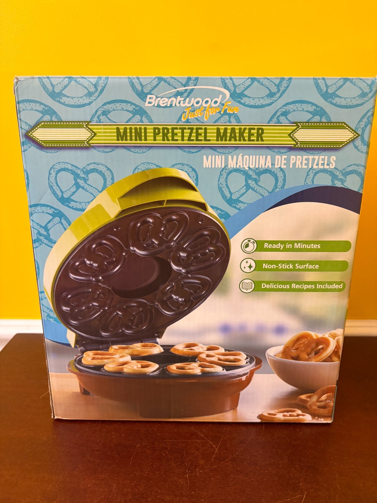New Brentwood Non-Stick Electric 5 Mini Pretzel Maker Model TS-251