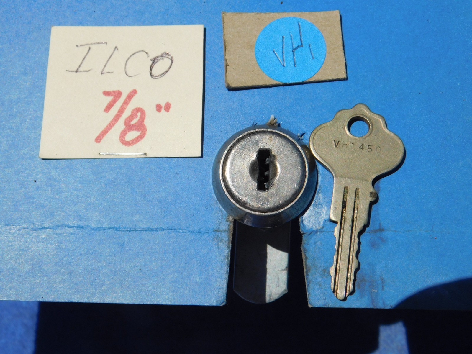 1940s-1950s Arcade Game Lock & Key ~ 7/8 inch - Ilco key VH 1450