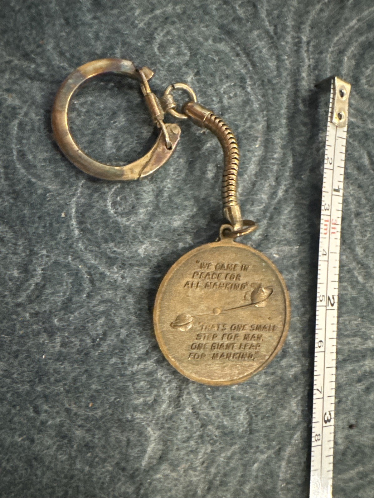 ❤ 1969 First Man on the Moon Medallion Keychain Souvenir Unused APOLLO quotation