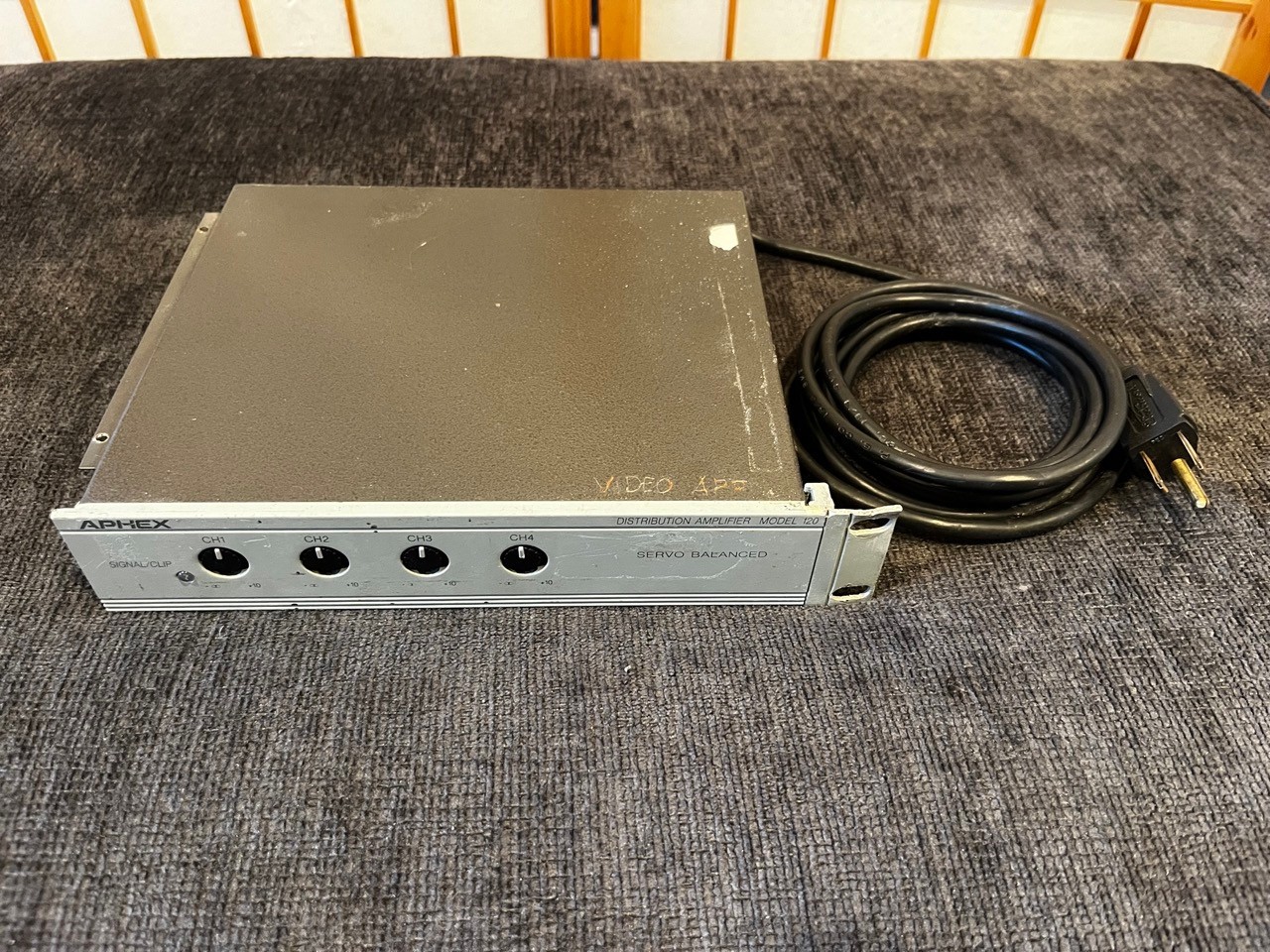 Aphex Model 120 1x4 Audio Distribution Amp Line Level Rack Unit