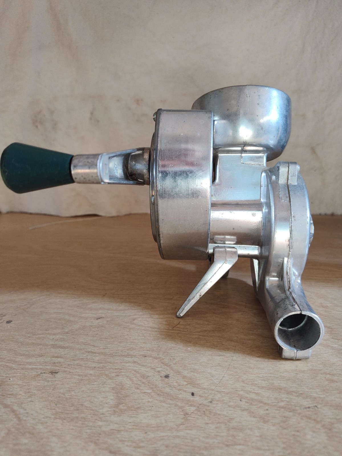 Scott's Zephyr Moderl A61 Hand Crank Spreader