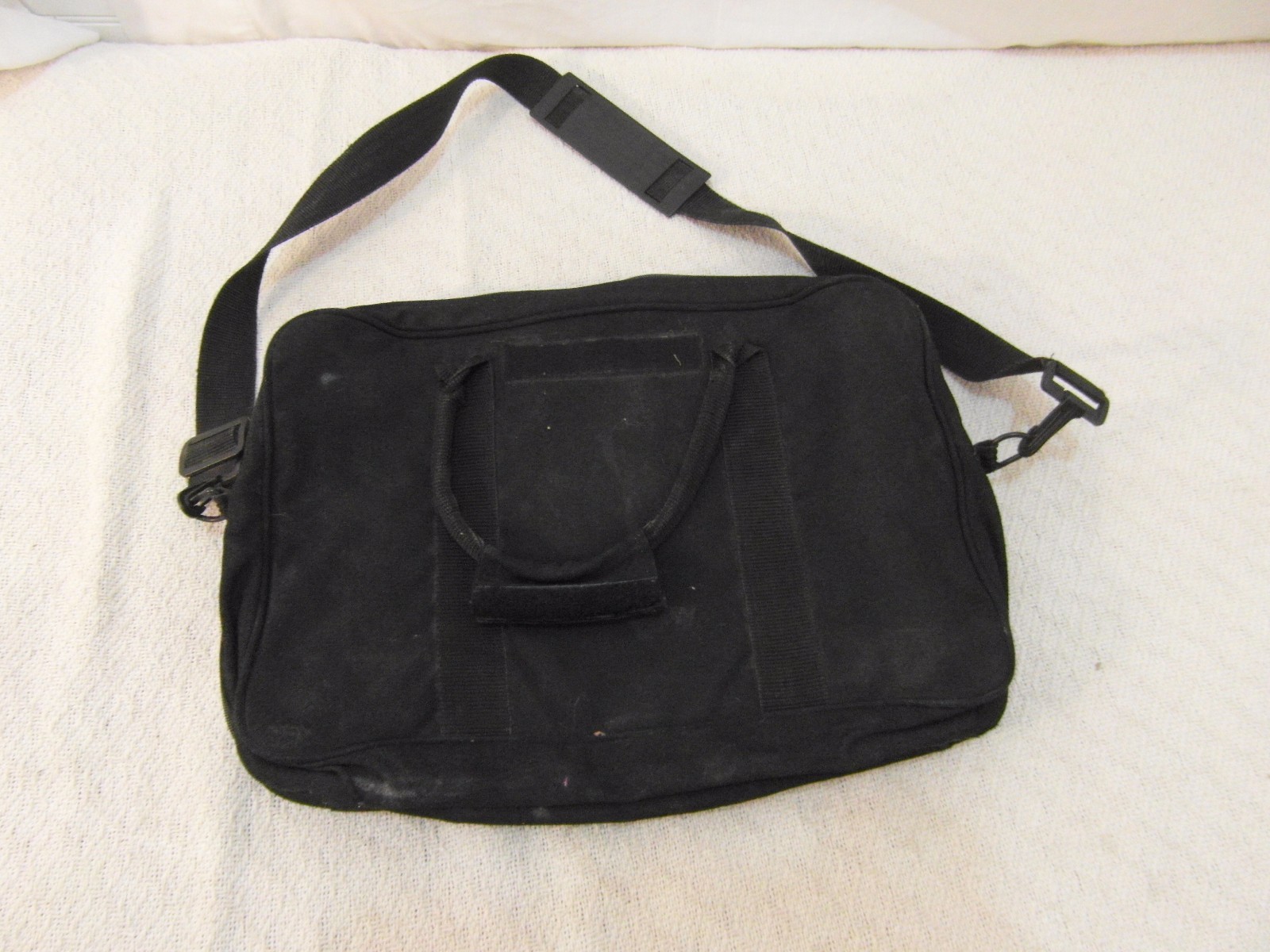 Black Two Pocketed Zip Up Shoulder Strap Laptop Bag 17" X 13" 34533