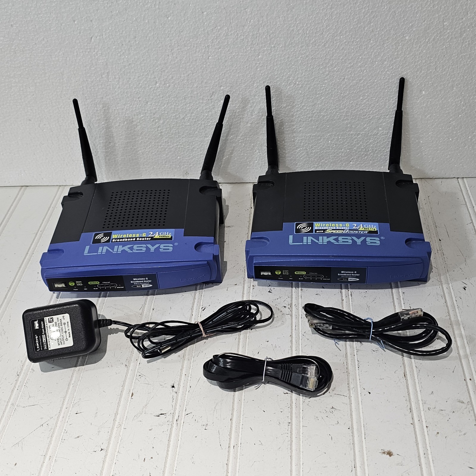 Lot 2x Linksys (WRT54GS V6) - 54 Mbps 4-Port 2.4 GHz Wireless G Broadband Router
