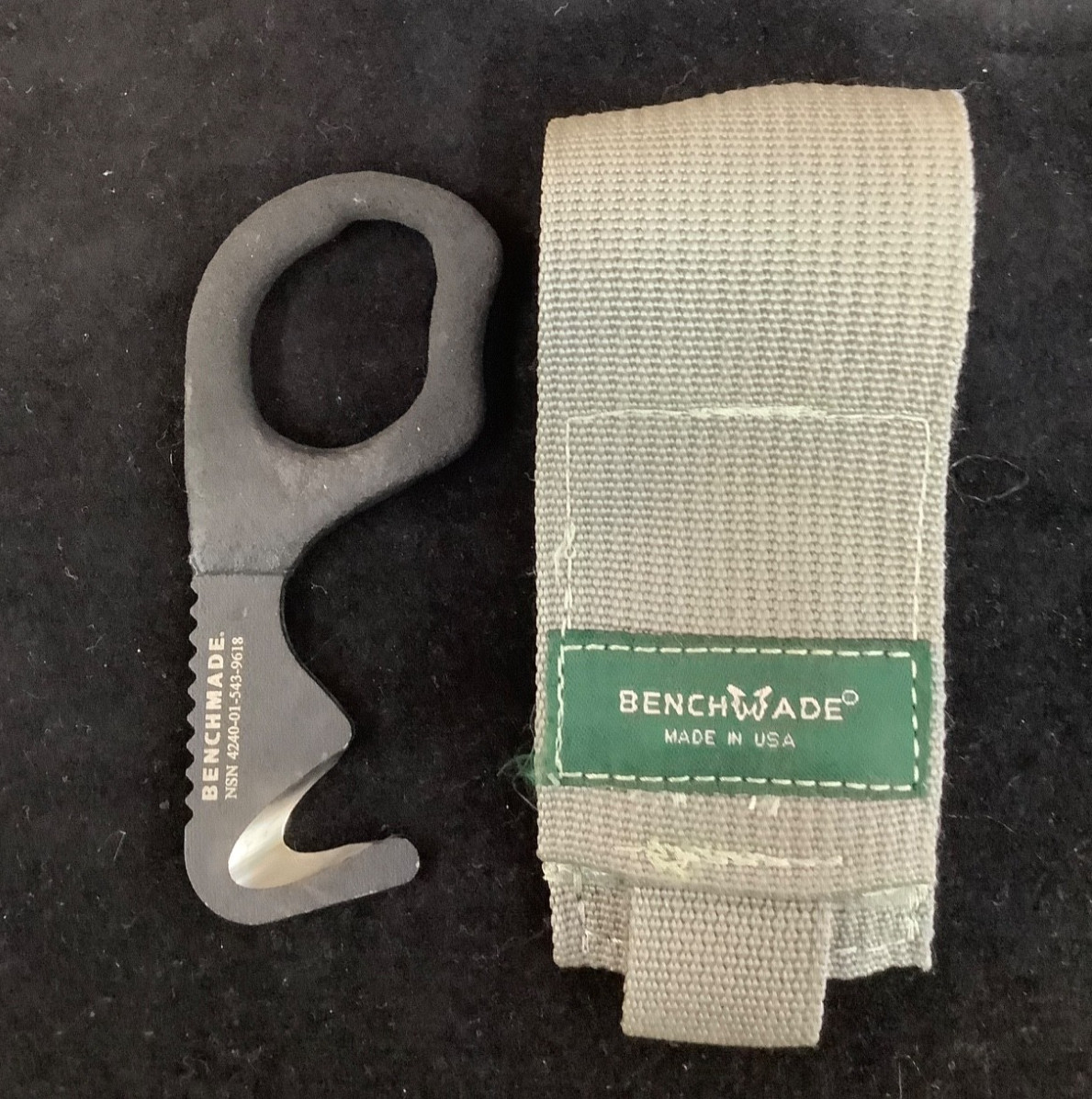 STRAP CUTTER, BENCHMADE, WITH SHEATH, NSN 4240-01–543-9618