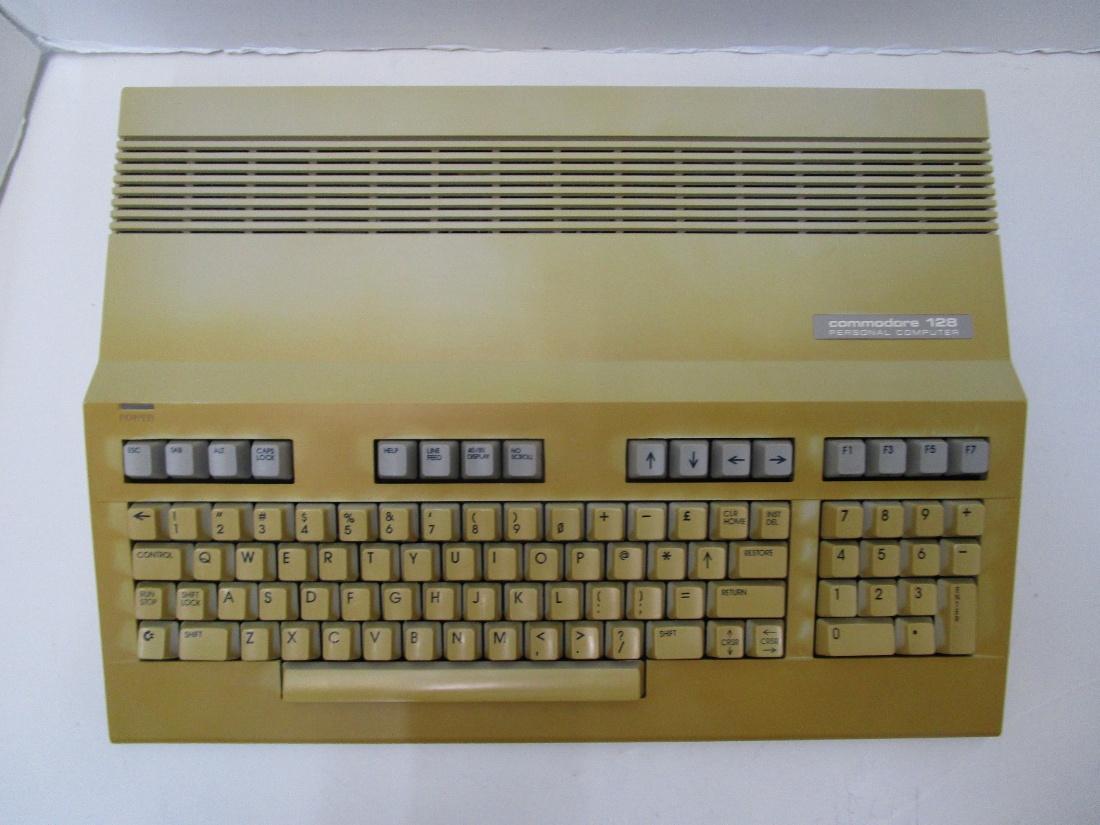 COMMODORE 128 COMPUTER REV7 310381 HEAT SINKS TESTED AND WORKING LOT #X5 💻