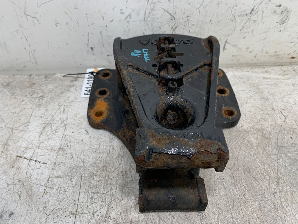 2001 Volvo VNL Gen 1 Suspension Bracket 3186973 (641-11904)