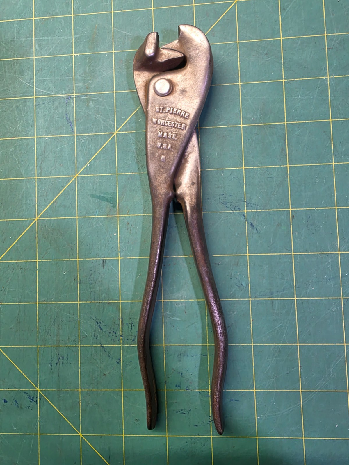 VINTAGE  ST. PIERRE CHAIN PLYERS EXCELLENT CONDITION NEVER USED NOS