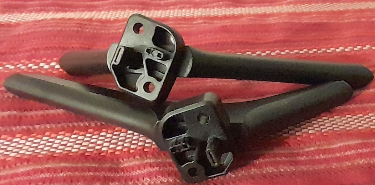 Hisense Tv stand legs 43R6E3 43H6570G 43R6090G 43A6GX3 43R7G5 w screws SHIP FASt