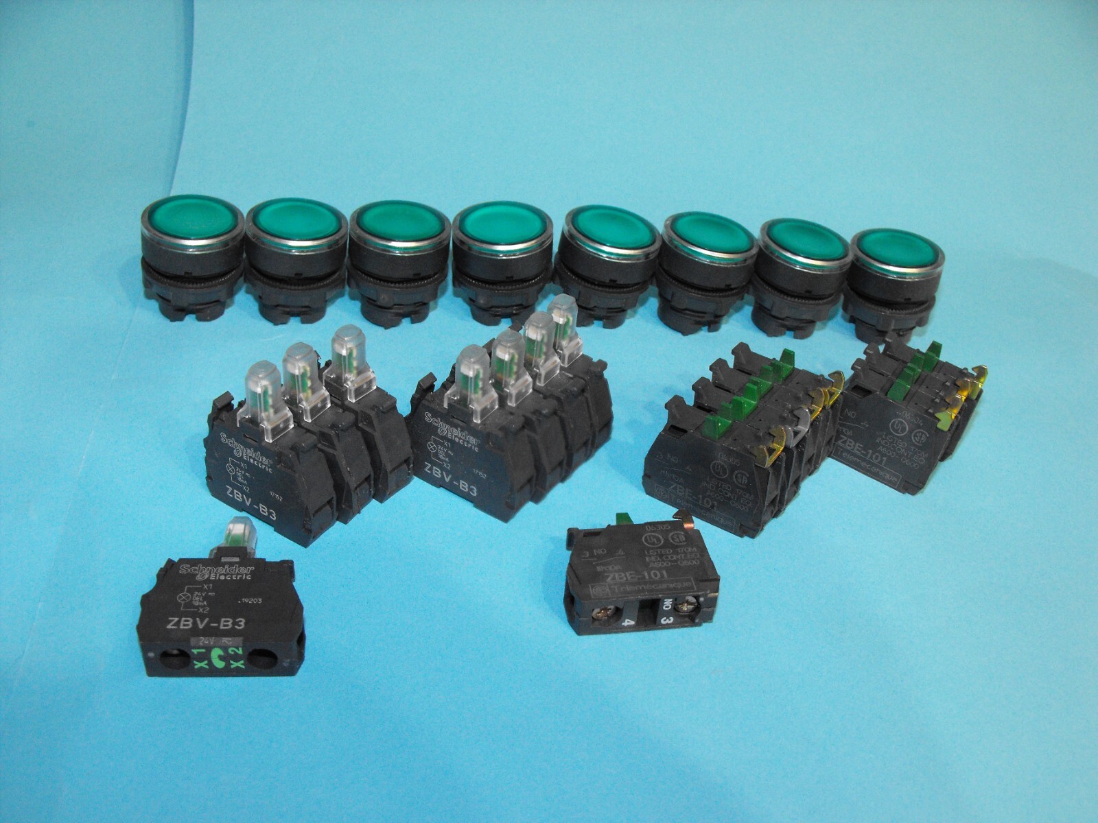 Schneider Electric.TELEMECANIQUE.ZB5AH033+ZBV-B3+ZBE101.24V.(LOT24PCS).NEW