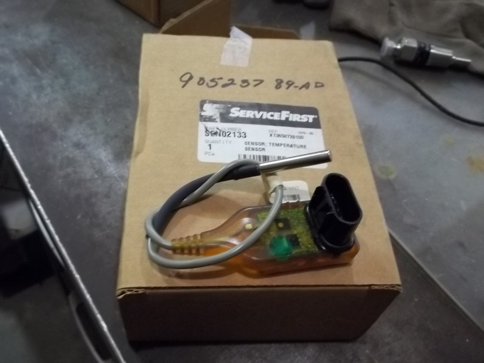 NIB SERVICE FIRST SEN02133 X13650726100 TEMPERATURE SENSOR (512)