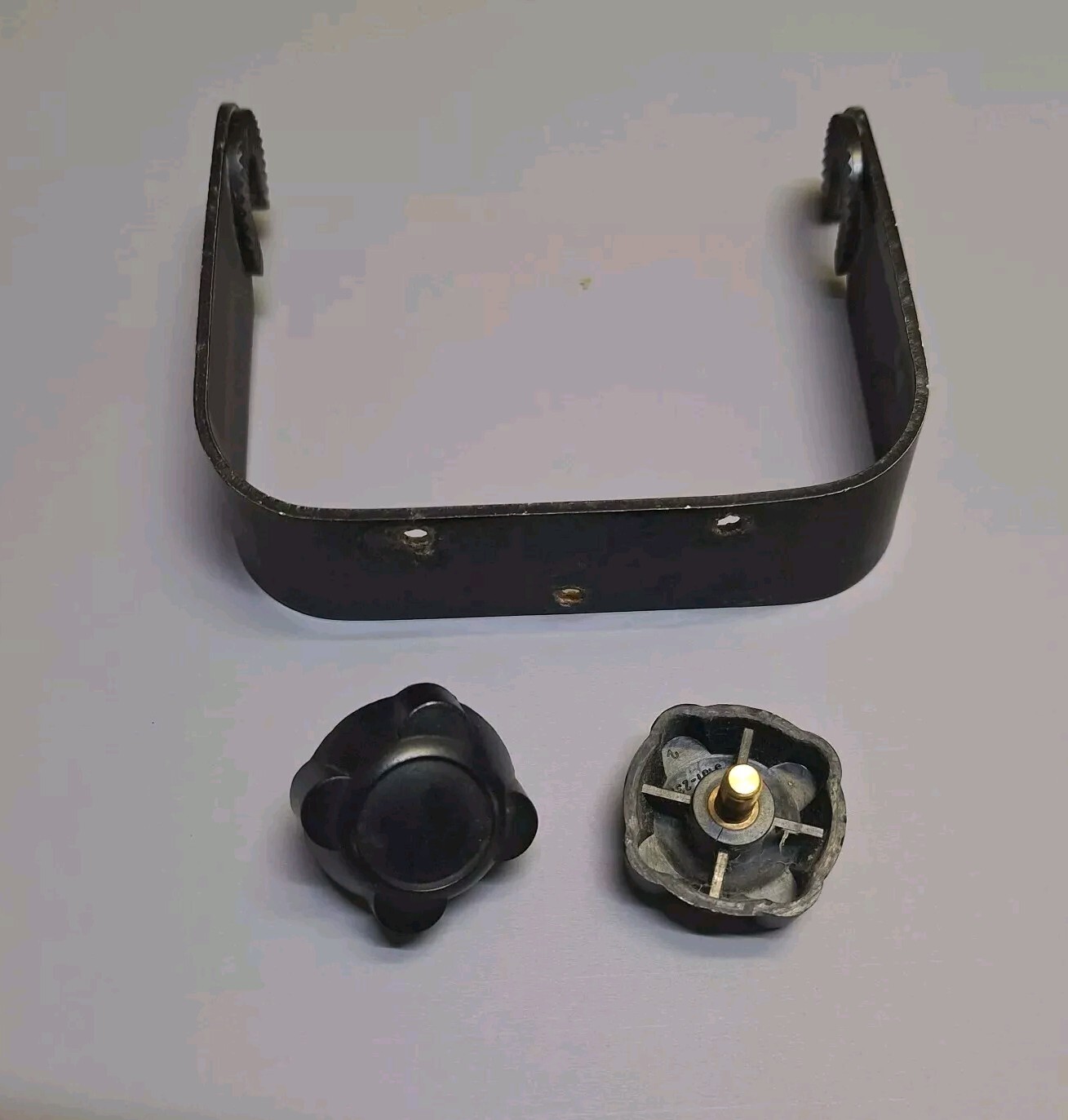 Raymarine DS400x 400 x Mounting Bracket and Knobs