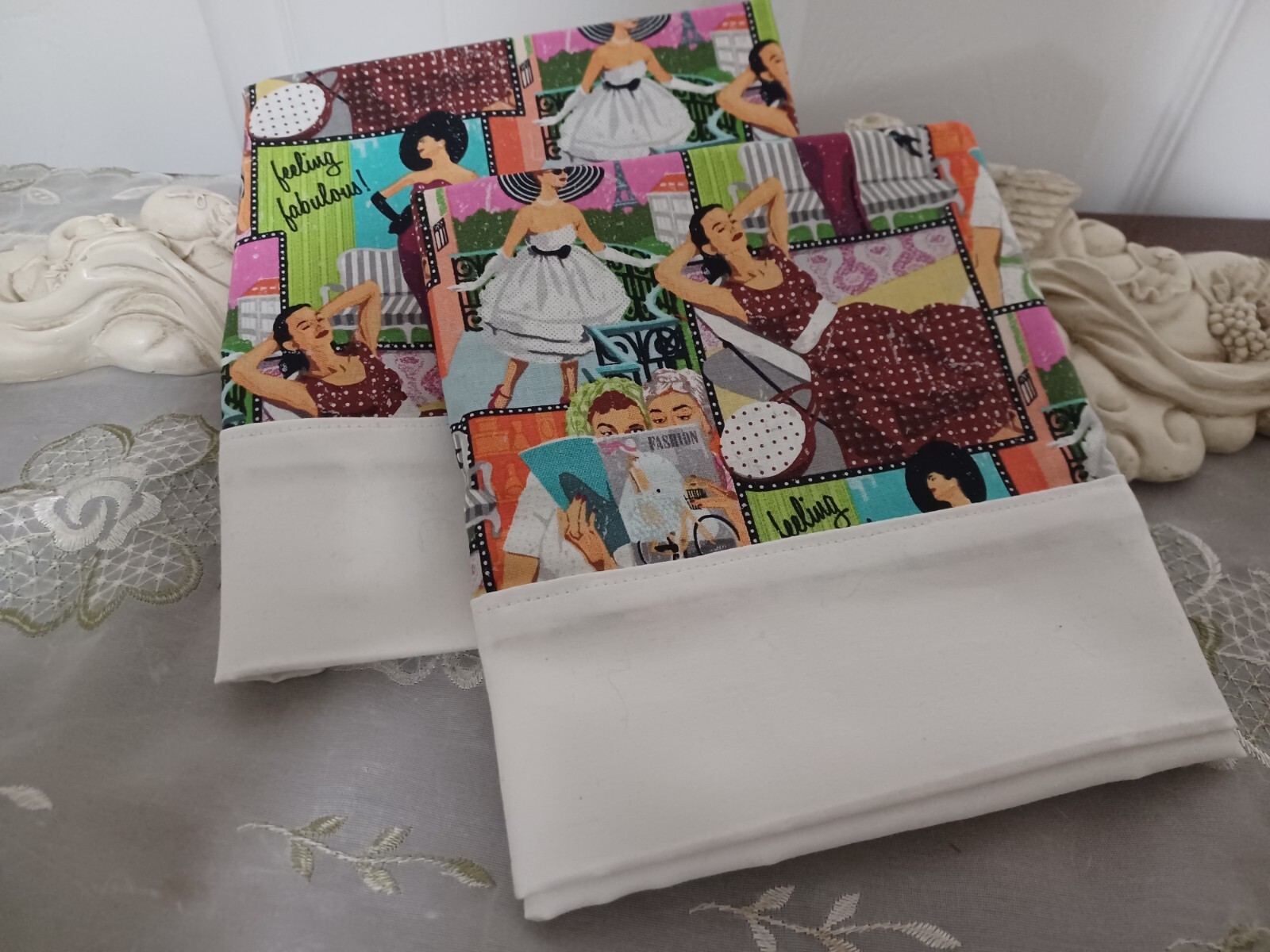 COUNTRY COTTAGE SET OF 2 FEELING FABULOUS AMAZING LADIES PILLOWCASES - BRAND NEW