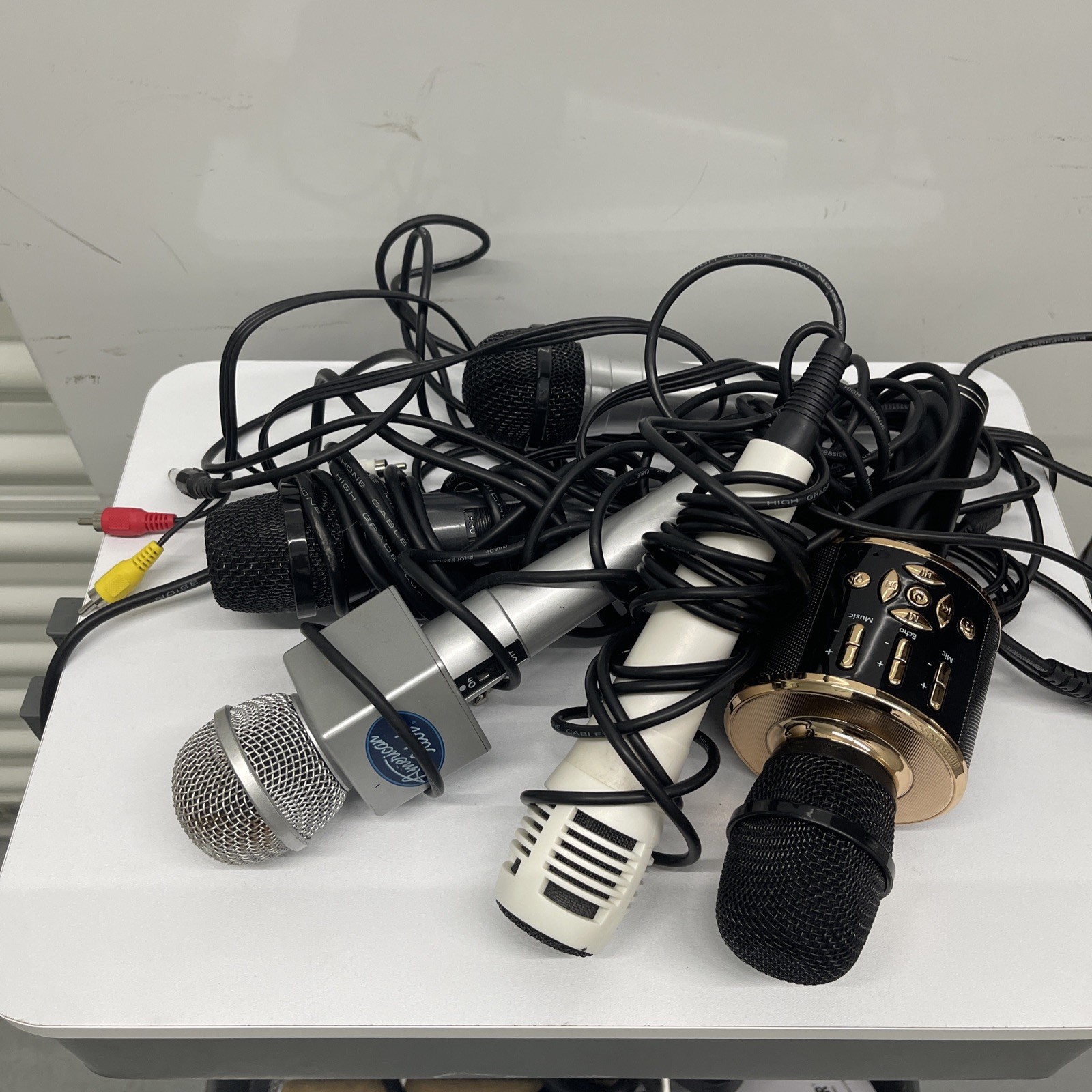 Karaoke Microphone’s Mic Lot