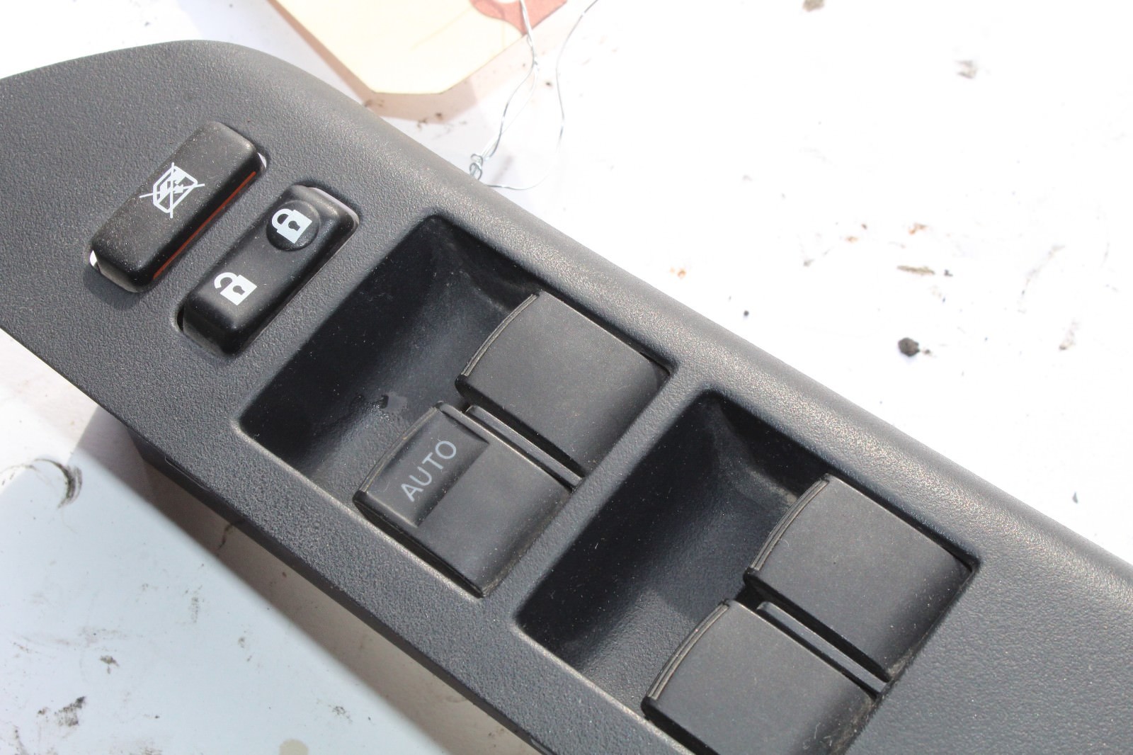 2009-2013 TOYOTA MATRIX FRONT LEFT MASTER WINDOW CONTROL SWITCH R1953