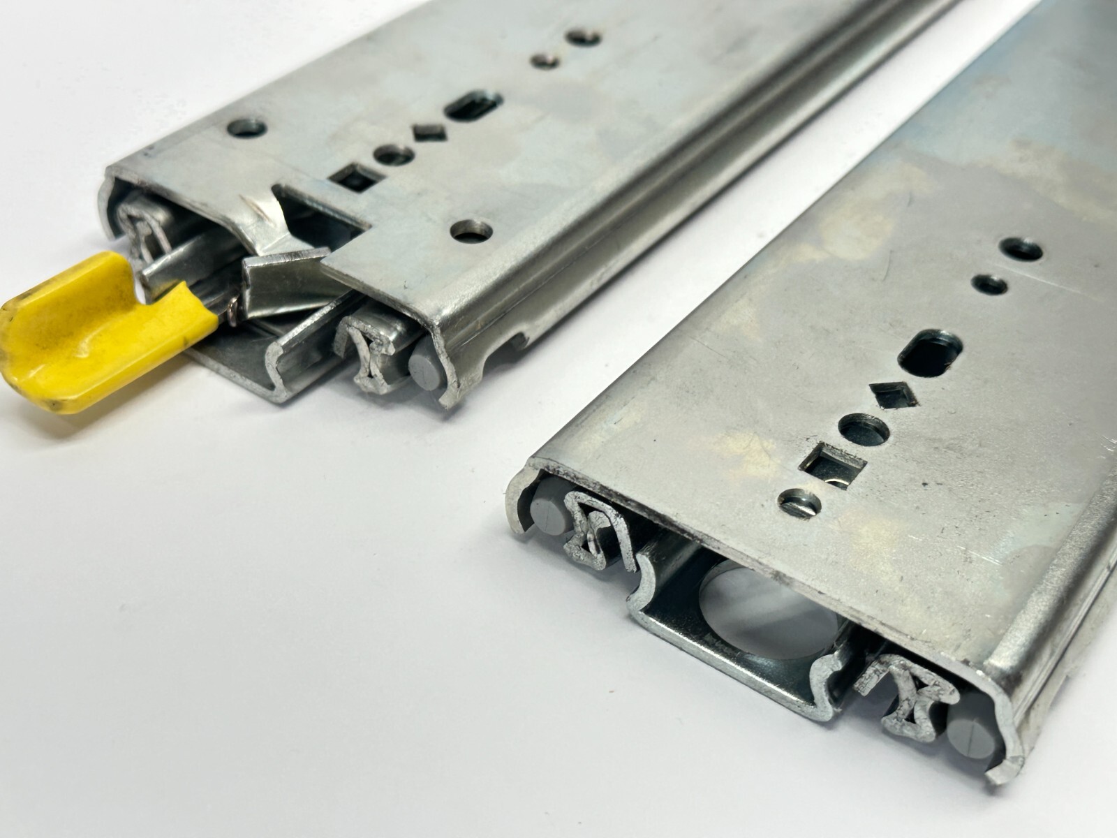 Accuride 08148 Locking Drawer Slides 30 Inches When Extended, 3" Wide