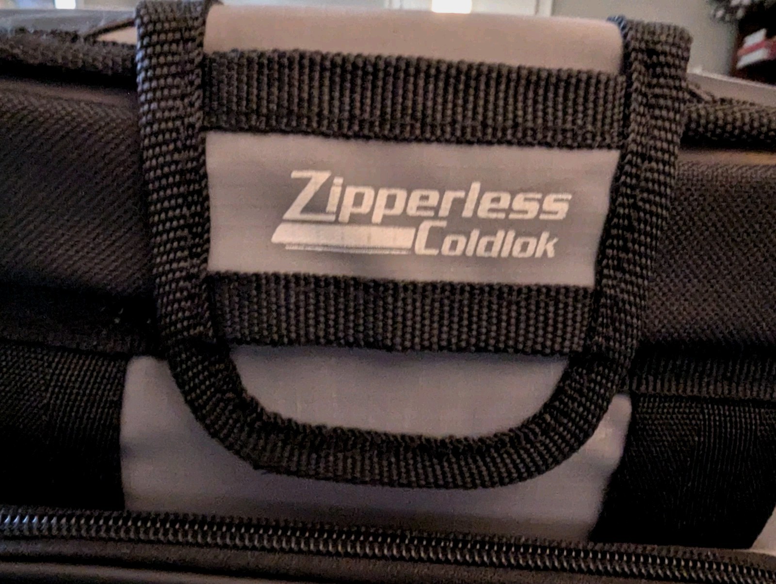 TOMMY BAHAMA Zipperless Cooler Shoulder Lunch Bag Black And Gray ***SEE NOTE